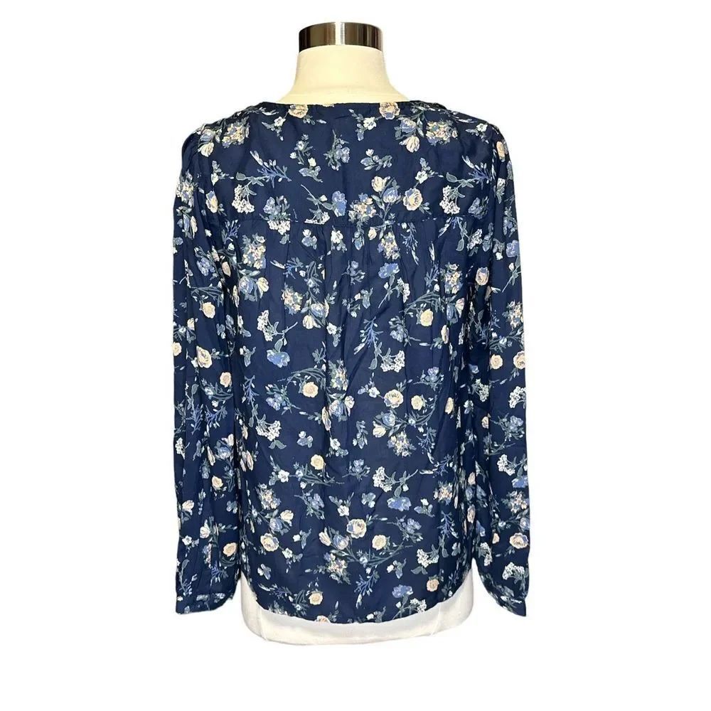 Lucky Brand - Navy Floral V Neck Buttoned Blouse sz Small - Picture 4 of 8